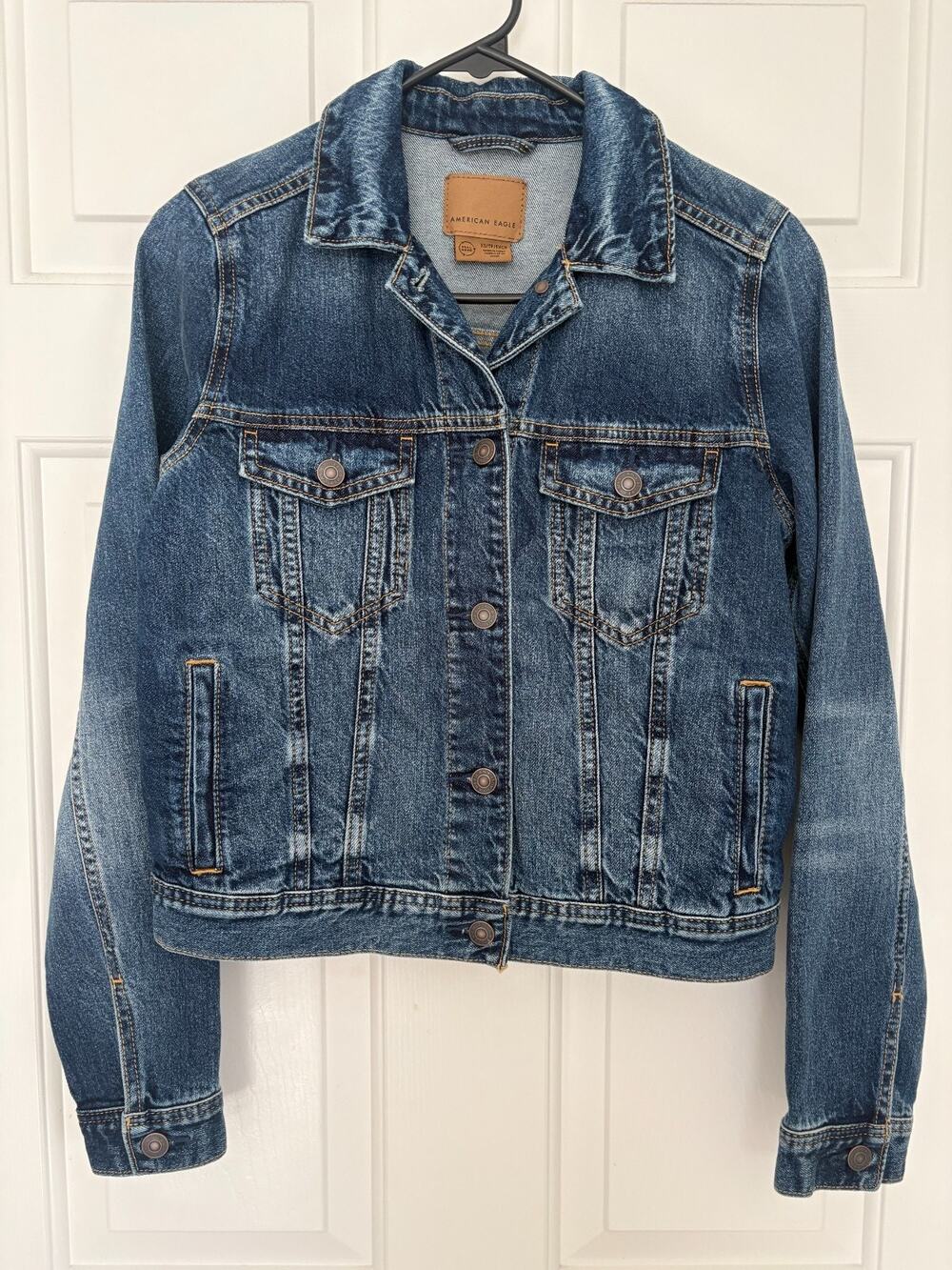 American Eagle Women's Denim Trucker Jacket Medium Wash Cropped Size XS 00-2